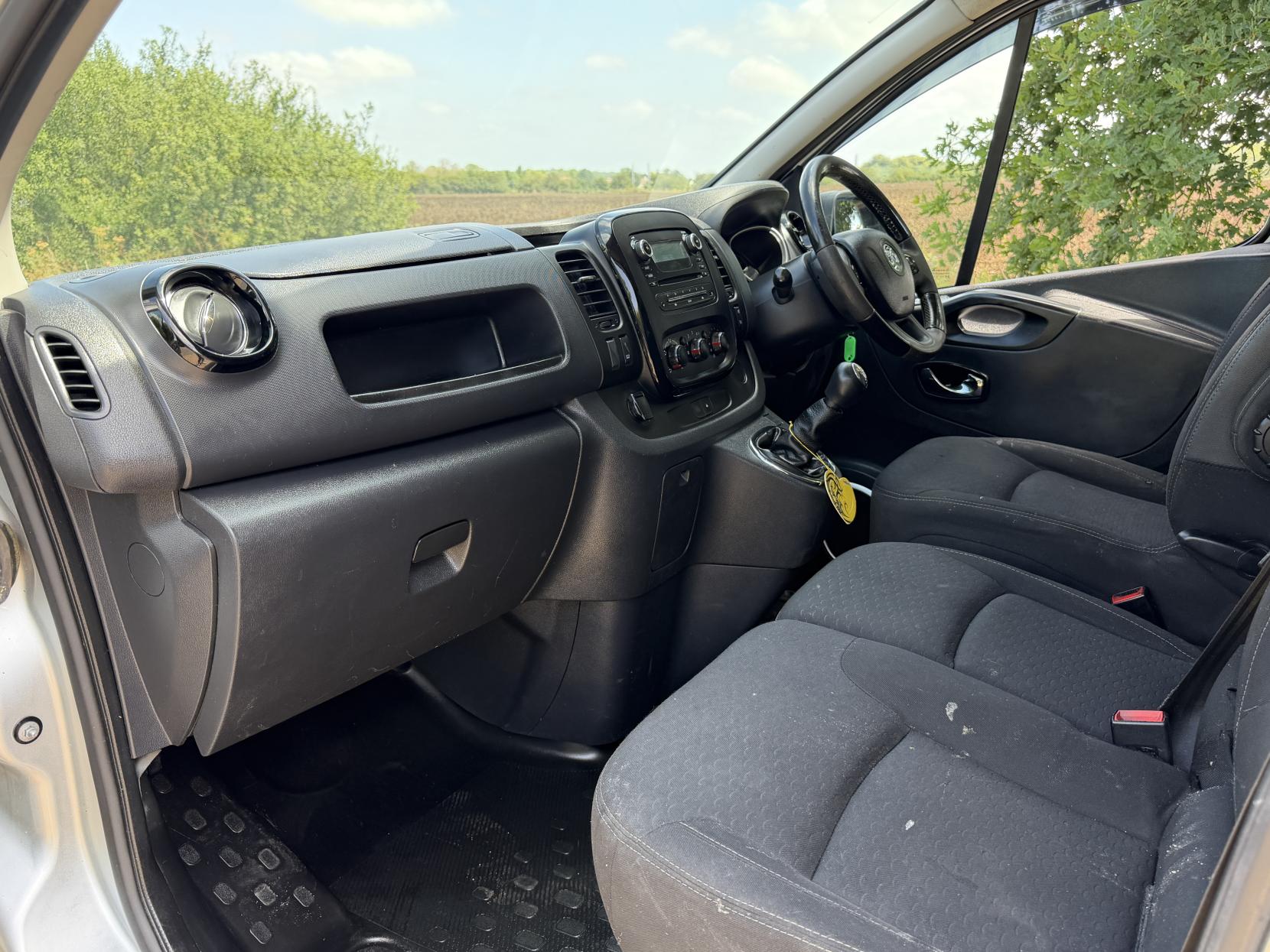 2019 Vauxhall Vivaro 1.6 CDTi 2900 Sportive Panel Van 5dr Diesel Manual L2 H1 Euro 6 (120 ps) - Thumbnail 13