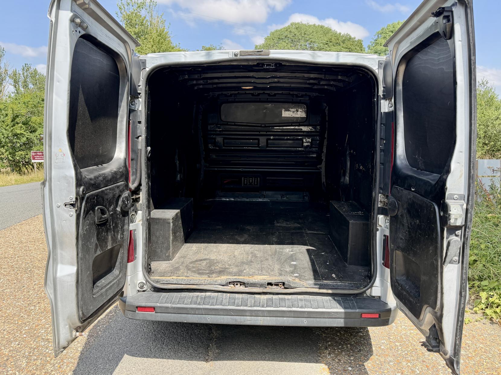 2019 Vauxhall Vivaro 1.6 CDTi 2900 Sportive Panel Van 5dr Diesel Manual L2 H1 Euro 6 (120 ps) - Thumbnail 11
