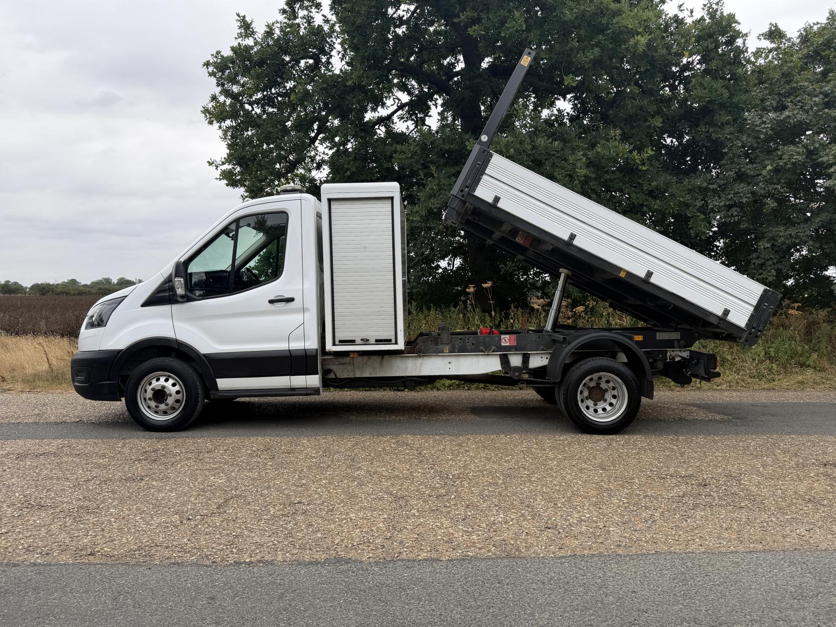 2020 Ford Transit 2.0 350 EcoBlue Leader Tipper 2dr Diesel Manual RWD L2 Euro 6 (s/s) (1-Stop) (130 ps) - Thumbnail 2