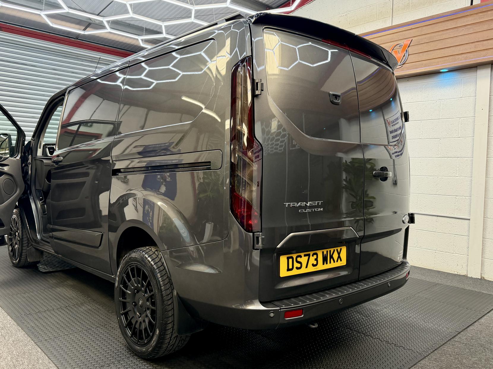 2023 Ford Transit Custom 2.0 280 EcoBlue Limited Panel Van 5dr Diesel Manual L1 H1 Euro 6 (s/s) (130 ps) - Thumbnail 16