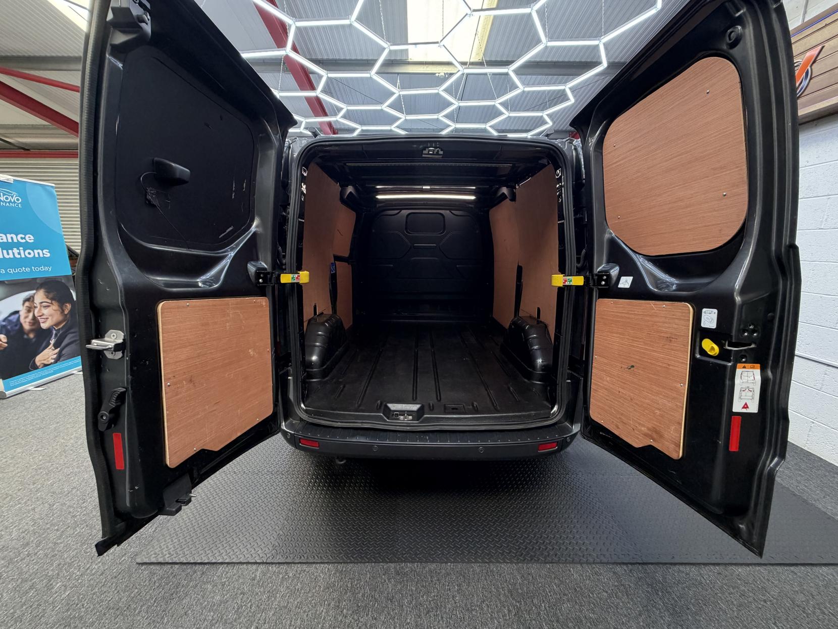 2023 Ford Transit Custom 2.0 280 EcoBlue Limited Panel Van 5dr Diesel Manual L1 H1 Euro 6 (s/s) (130 ps) - Thumbnail 13