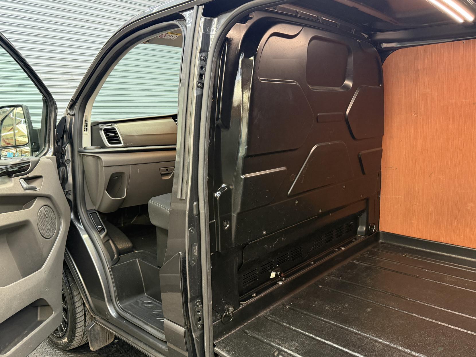 2023 Ford Transit Custom 2.0 280 EcoBlue Limited Panel Van 5dr Diesel Manual L1 H1 Euro 6 (s/s) (130 ps) - Thumbnail 15