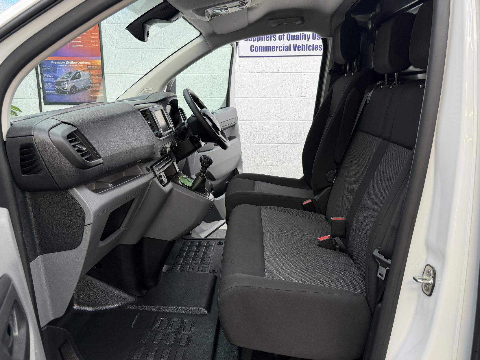 2022 Vauxhall Vivaro 1.5 Turbo D 2900 Dynamic Panel Van 6dr Diesel Manual L2 H1 Euro 6 (s/s) (100 ps) - Thumbnail 10