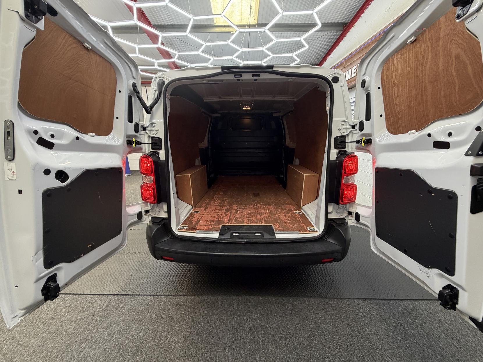 2022 Vauxhall Vivaro 1.5 Turbo D 2900 Dynamic Panel Van 6dr Diesel Manual L2 H1 Euro 6 (s/s) (100 ps) - Thumbnail 8