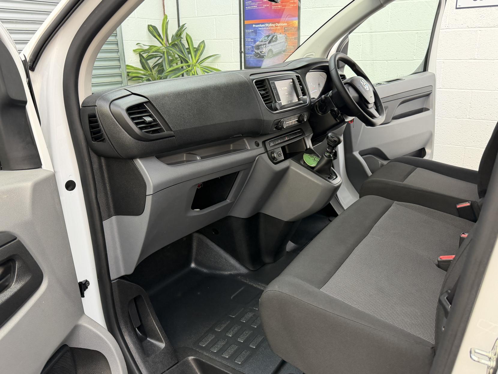 2022 Vauxhall Vivaro 1.5 Turbo D 2900 Dynamic Panel Van 6dr Diesel Manual L2 H1 Euro 6 (s/s) (100 ps) - Thumbnail 13
