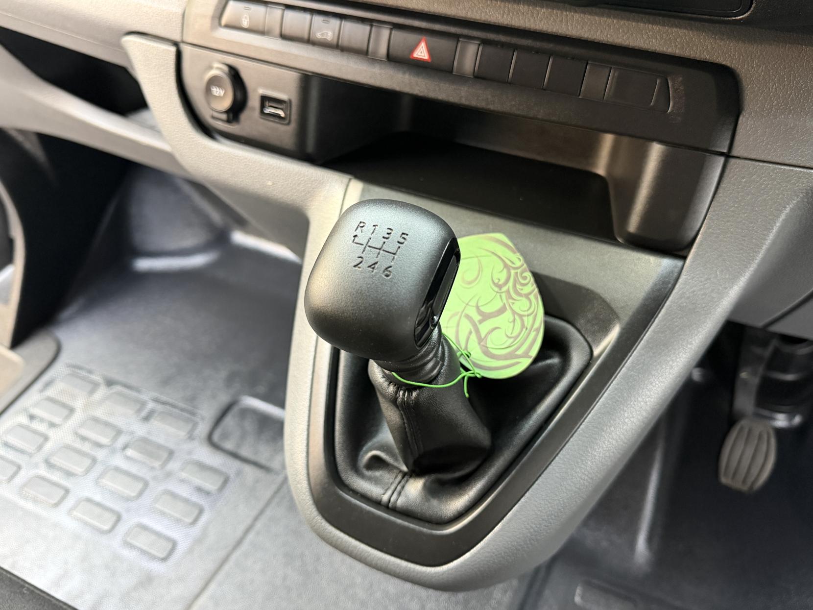 2022 Vauxhall Vivaro 1.5 Turbo D 2900 Dynamic Panel Van 6dr Diesel Manual L2 H1 Euro 6 (s/s) (100 ps) - Thumbnail 12