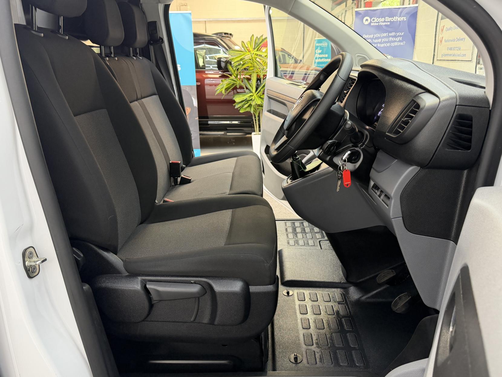 2022 Vauxhall Vivaro 1.5 Turbo D 2900 Dynamic Panel Van 6dr Diesel Manual L2 H1 Euro 6 (s/s) (100 ps) - Thumbnail 9