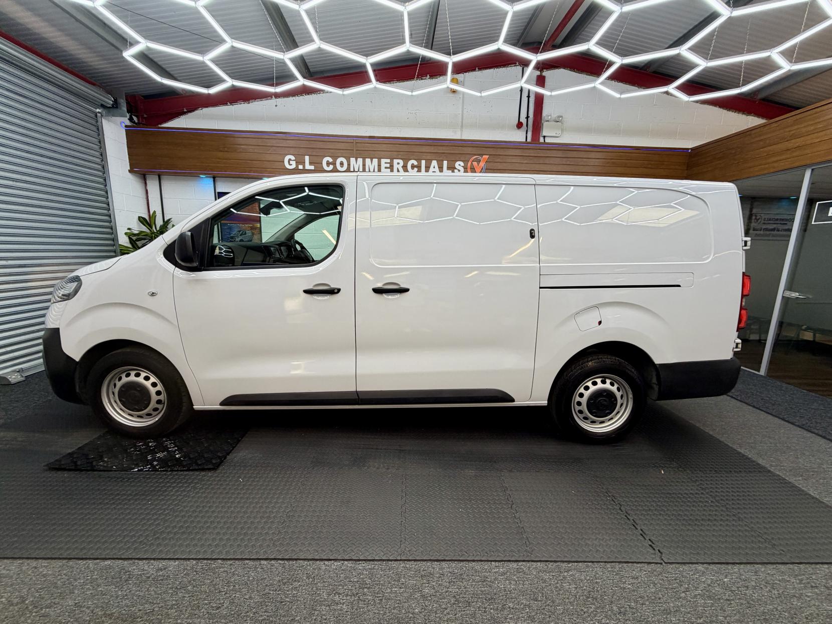 2022 Vauxhall Vivaro 1.5 Turbo D 2900 Dynamic Panel Van 6dr Diesel Manual L2 H1 Euro 6 (s/s) (100 ps) - Thumbnail 2