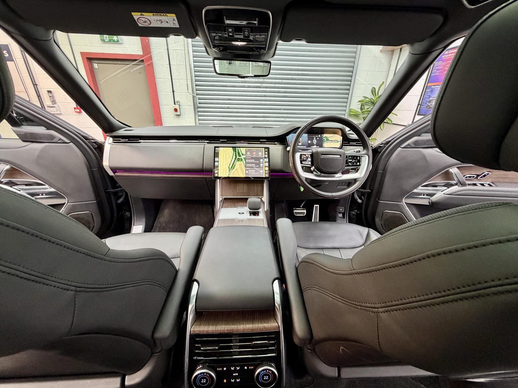 2025 Land Rover Range Rover 3.0 P400 MHEV Autobiography SUV 5dr Petrol Auto 4WD Euro 6 (s/s) (400 ps) - Thumbnail 12