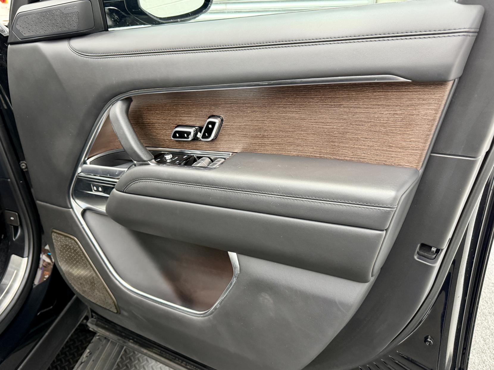 2025 Land Rover Range Rover 3.0 P400 MHEV Autobiography SUV 5dr Petrol Auto 4WD Euro 6 (s/s) (400 ps) - Thumbnail 25