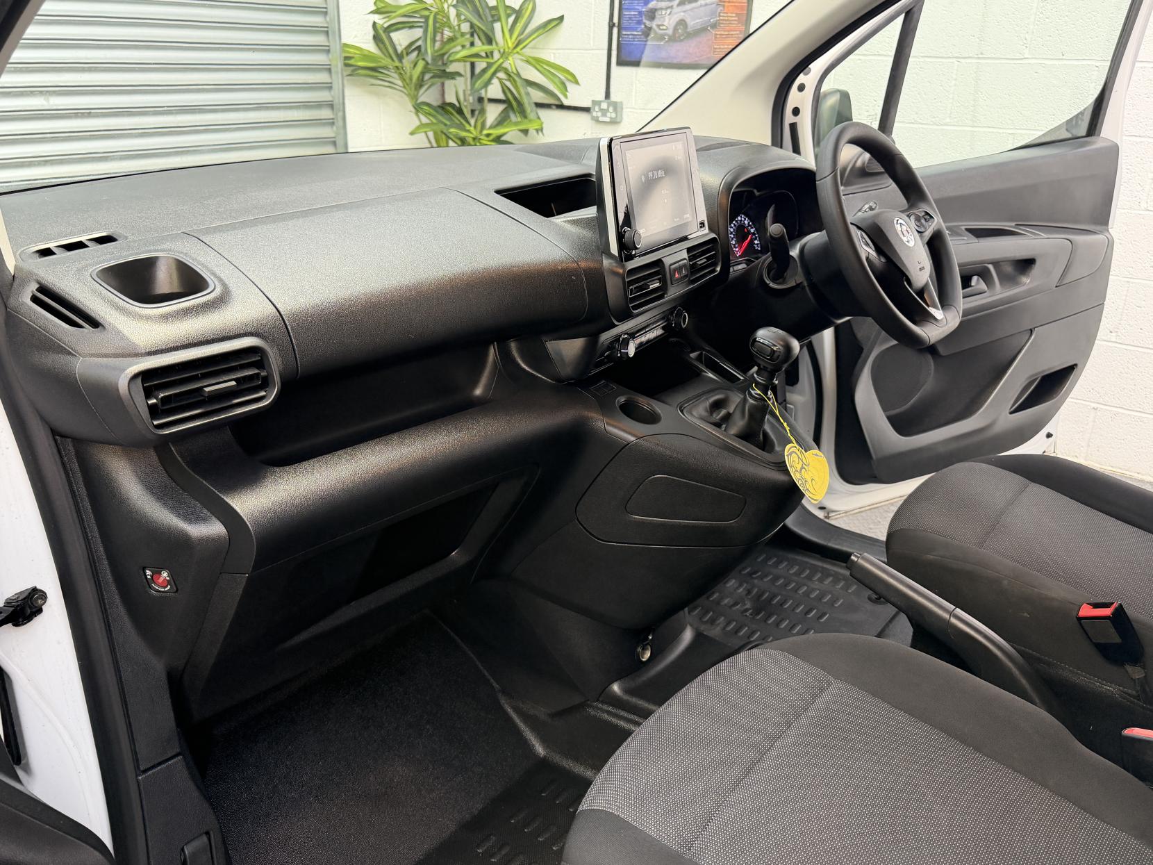 2023 Vauxhall Combo 1.5 Turbo D 2300 Prime Panel Van 5dr Diesel Manual L1 H1 Euro 6 (s/s) (100 ps) - Thumbnail 18
