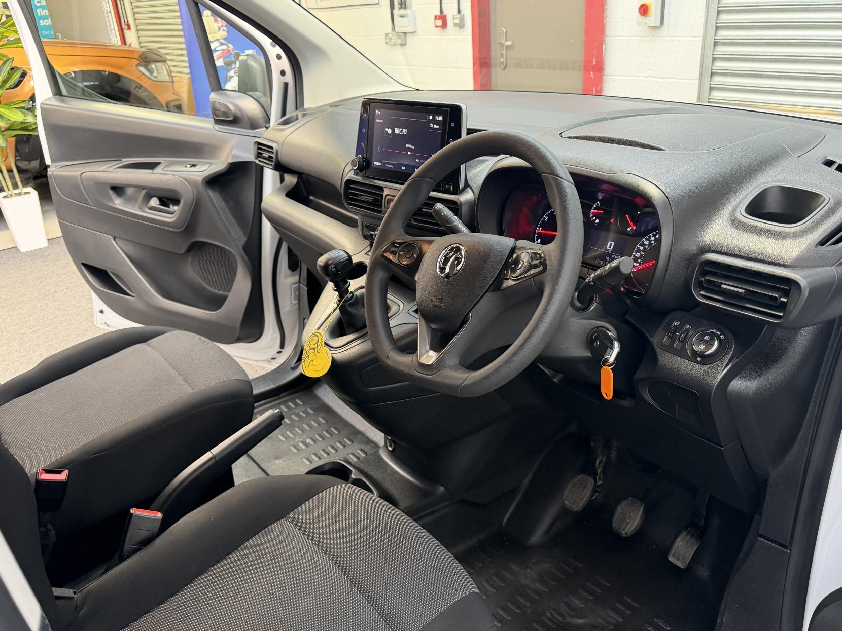 2023 Vauxhall Combo 1.5 Turbo D 2300 Prime Panel Van 5dr Diesel Manual L1 H1 Euro 6 (s/s) (100 ps) - Thumbnail 9