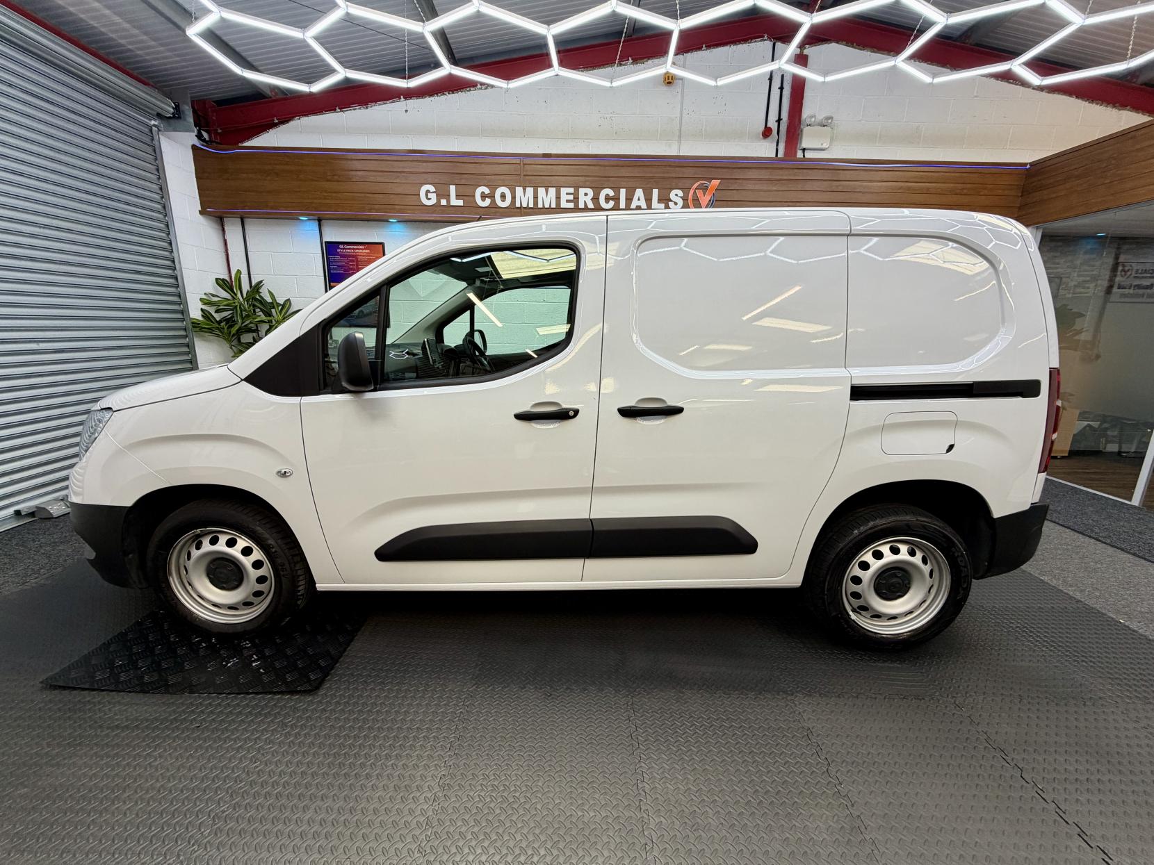 2023 Vauxhall Combo 1.5 Turbo D 2300 Prime Panel Van 5dr Diesel Manual L1 H1 Euro 6 (s/s) (100 ps) - Thumbnail 2
