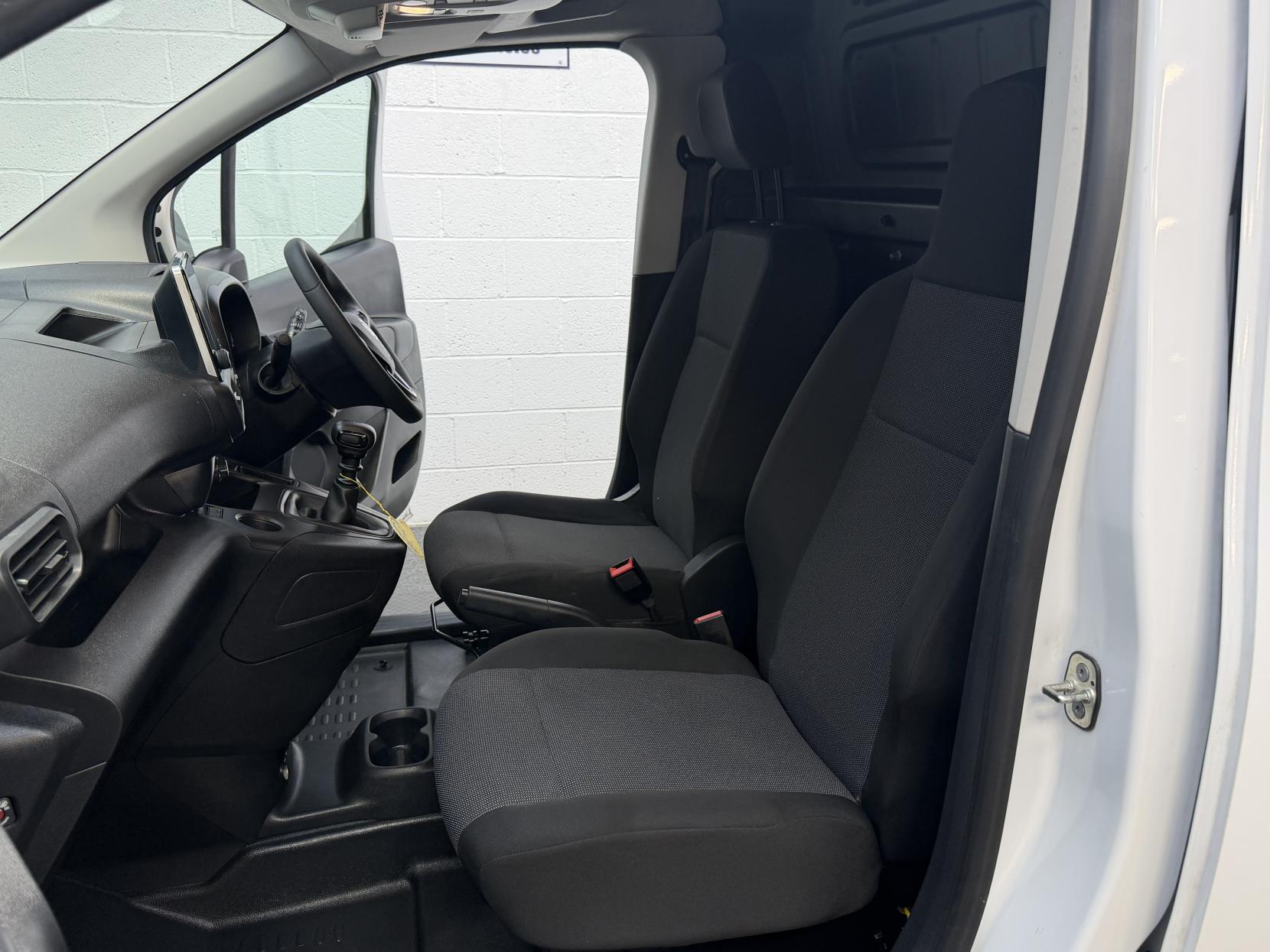 2023 Vauxhall Combo 1.5 Turbo D 2300 Prime Panel Van 5dr Diesel Manual L1 H1 Euro 6 (s/s) (100 ps) - Thumbnail 10