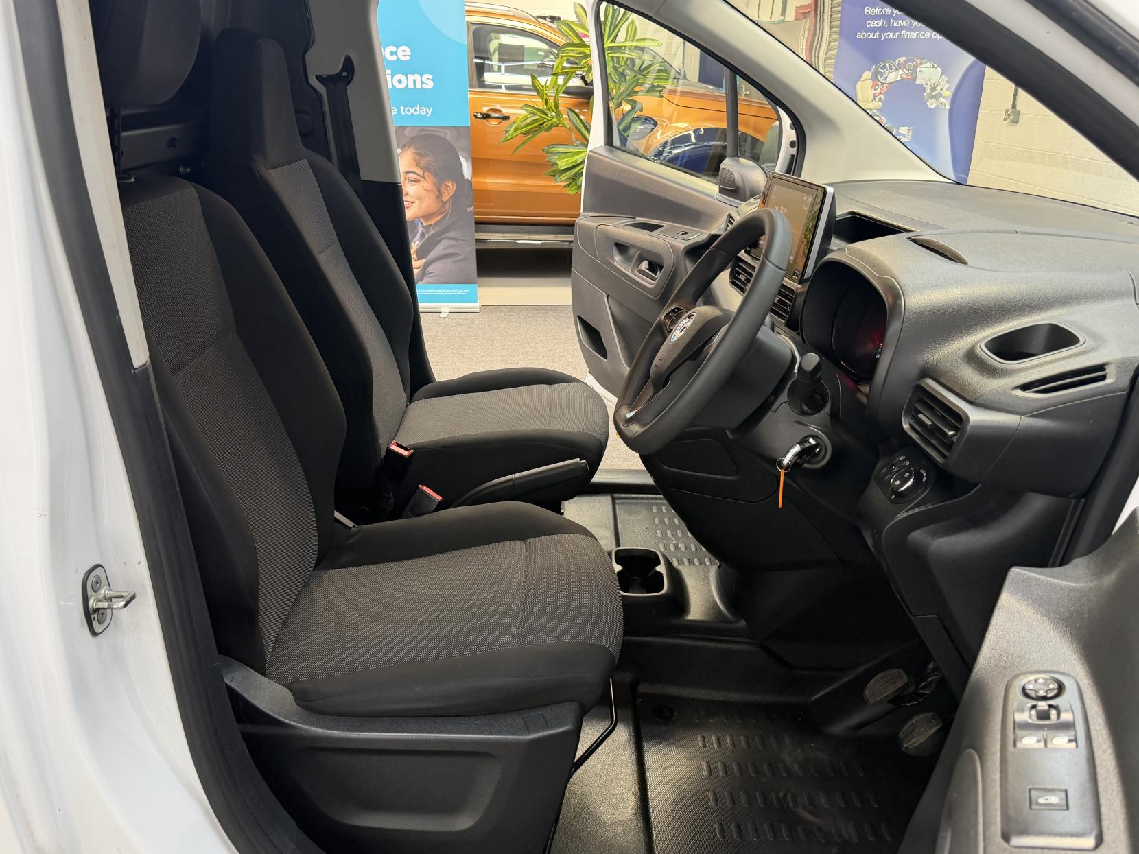 2023 Vauxhall Combo 1.5 Turbo D 2300 Prime Panel Van 5dr Diesel Manual L1 H1 Euro 6 (s/s) (100 ps) - Thumbnail 8