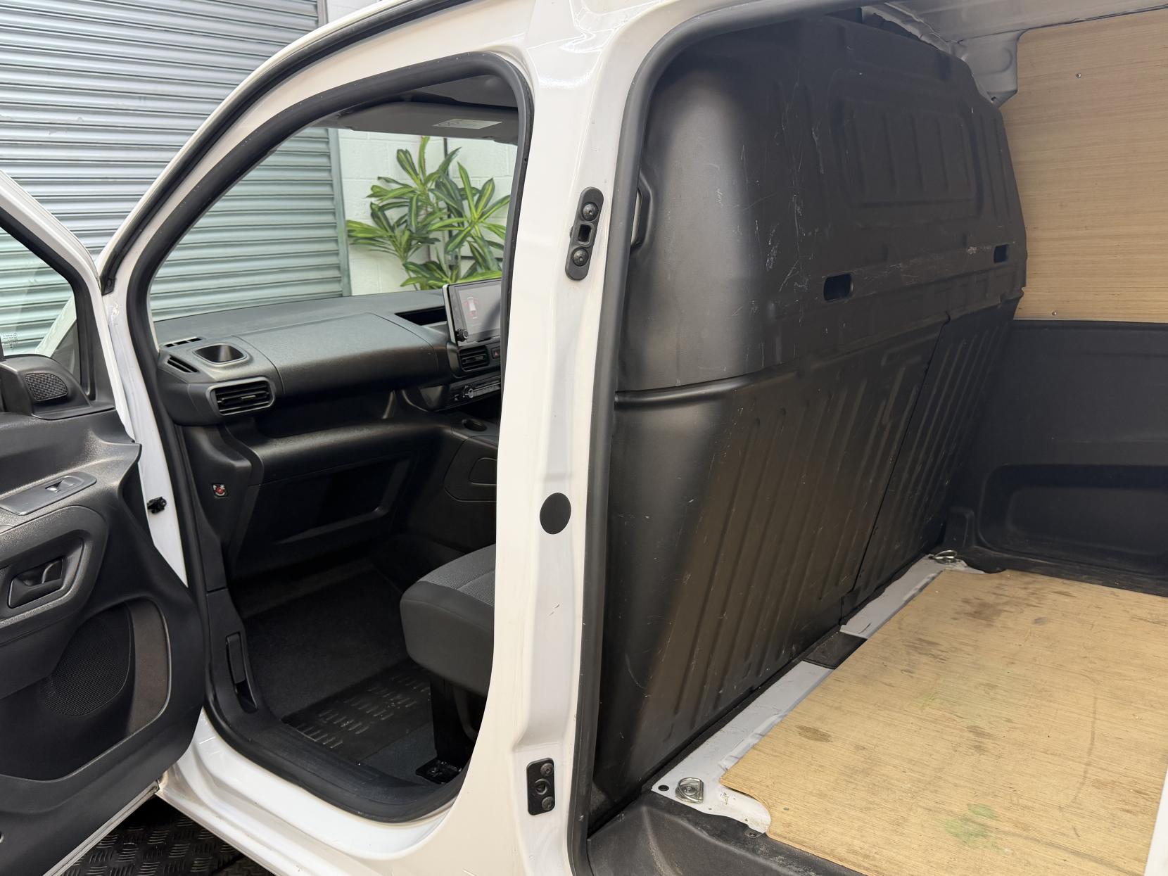 2023 Vauxhall Combo 1.5 Turbo D 2300 Prime Panel Van 5dr Diesel Manual L1 H1 Euro 6 (s/s) (100 ps) - Thumbnail 19