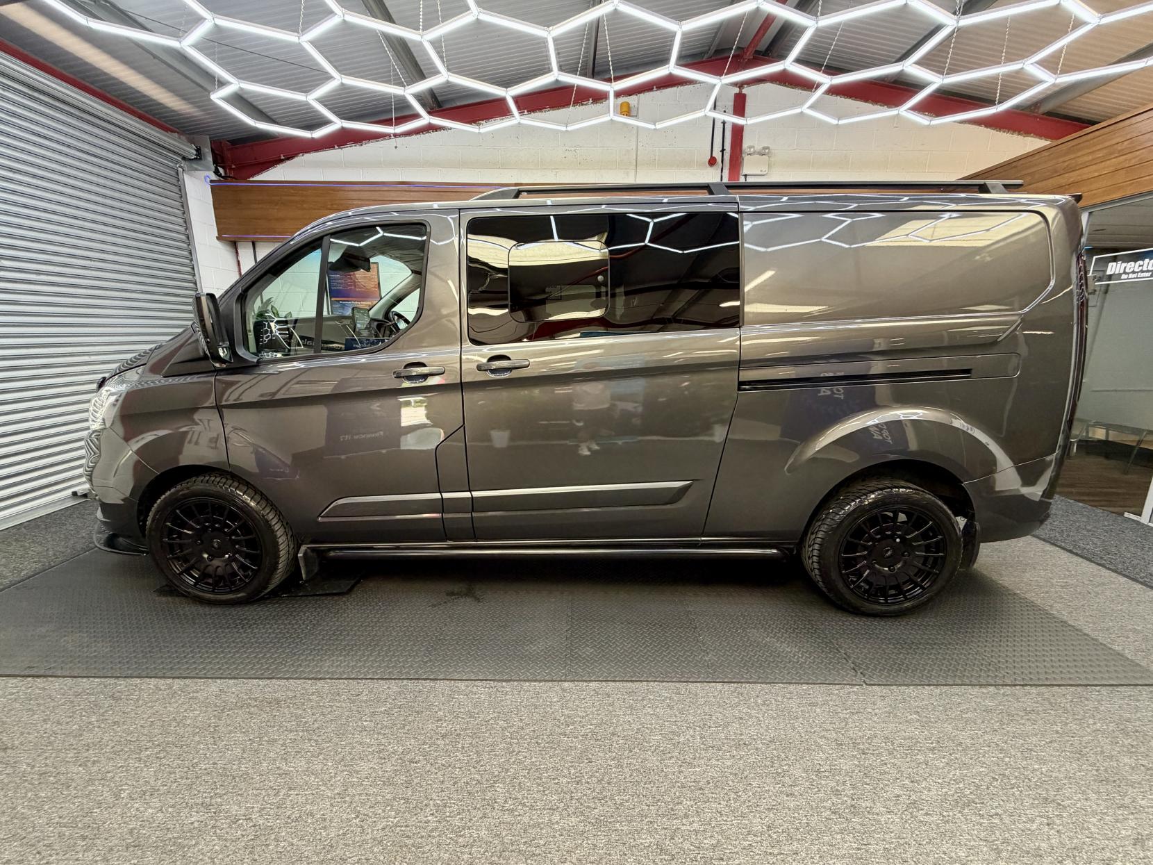 2022 Ford Transit Custom 2.0 300 EcoBlue Limited Crew Van Double Cab 5dr Diesel Auto L2 H1 Euro 6 (130 ps) - Thumbnail 3