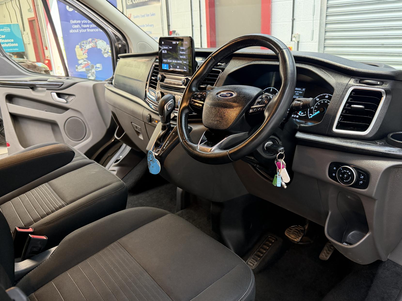 2022 Ford Transit Custom 2.0 300 EcoBlue Limited Crew Van Double Cab 5dr Diesel Auto L2 H1 Euro 6 (130 ps) - Thumbnail 13