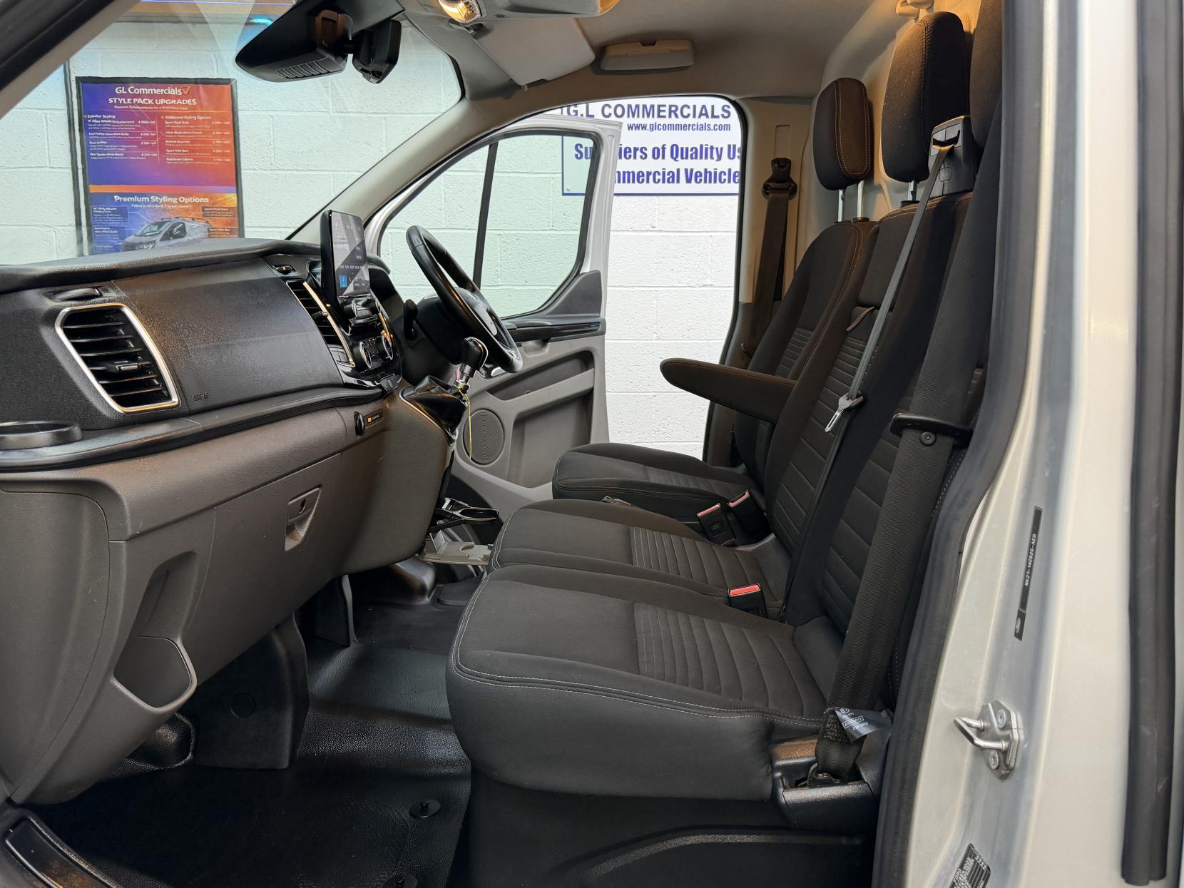 2023 Ford Transit Custom 2.0 300 EcoBlue Limited Panel Van 5dr Diesel Manual L2 H1 Euro 6 (s/s) (130 ps) - Thumbnail 12