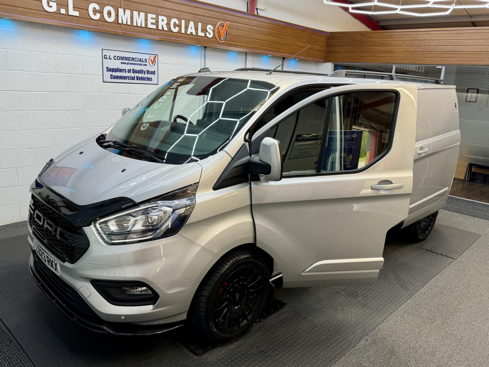 2023 Ford Transit Custom 2.0 300 EcoBlue Limited Panel Van 5dr Diesel Manual L2 H1 Euro 6 (s/s) (130 ps) - Thumbnail 2