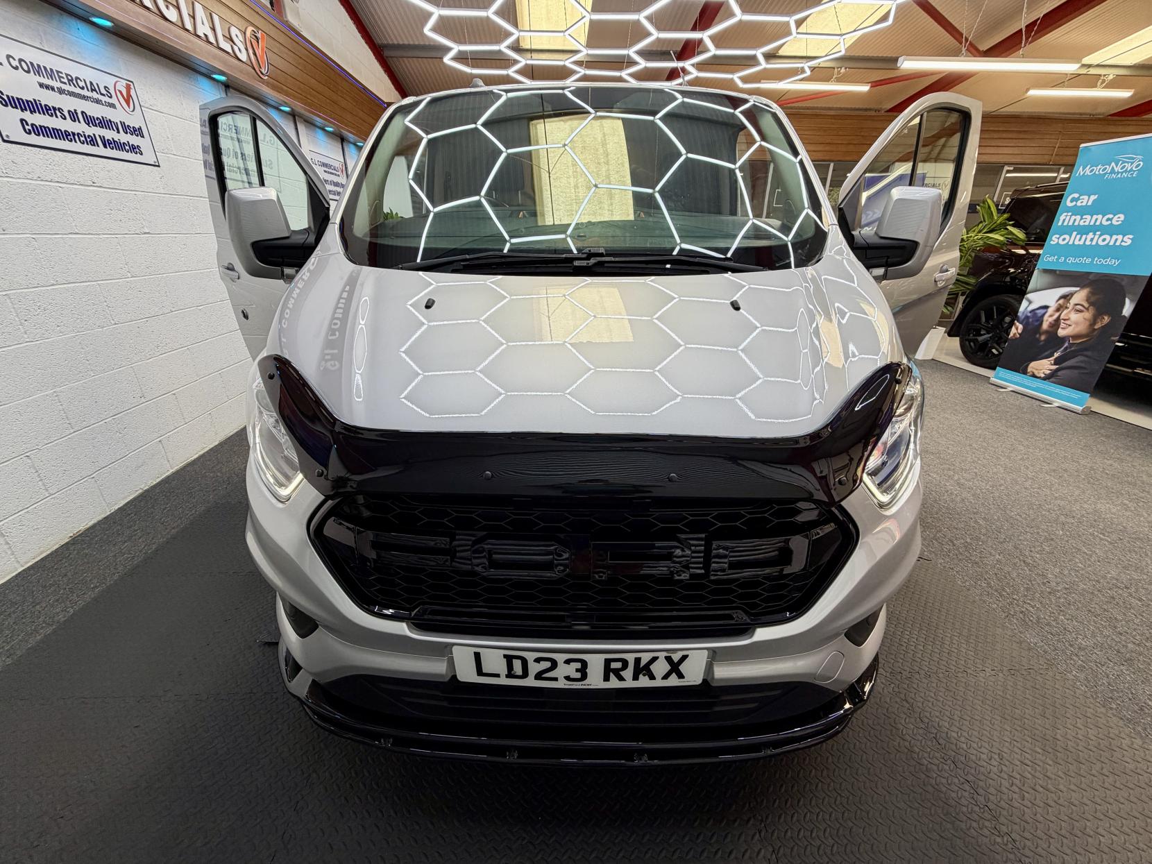 2023 Ford Transit Custom 2.0 300 EcoBlue Limited Panel Van 5dr Diesel Manual L2 H1 Euro 6 (s/s) (130 ps) - Thumbnail 3