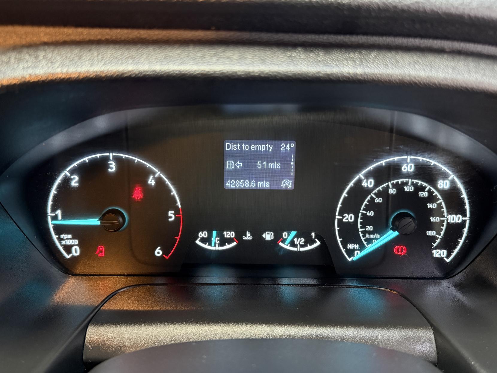 2023 Ford Transit Custom 2.0 300 EcoBlue Limited Panel Van 5dr Diesel Manual L2 H1 Euro 6 (s/s) (130 ps) - Thumbnail 17