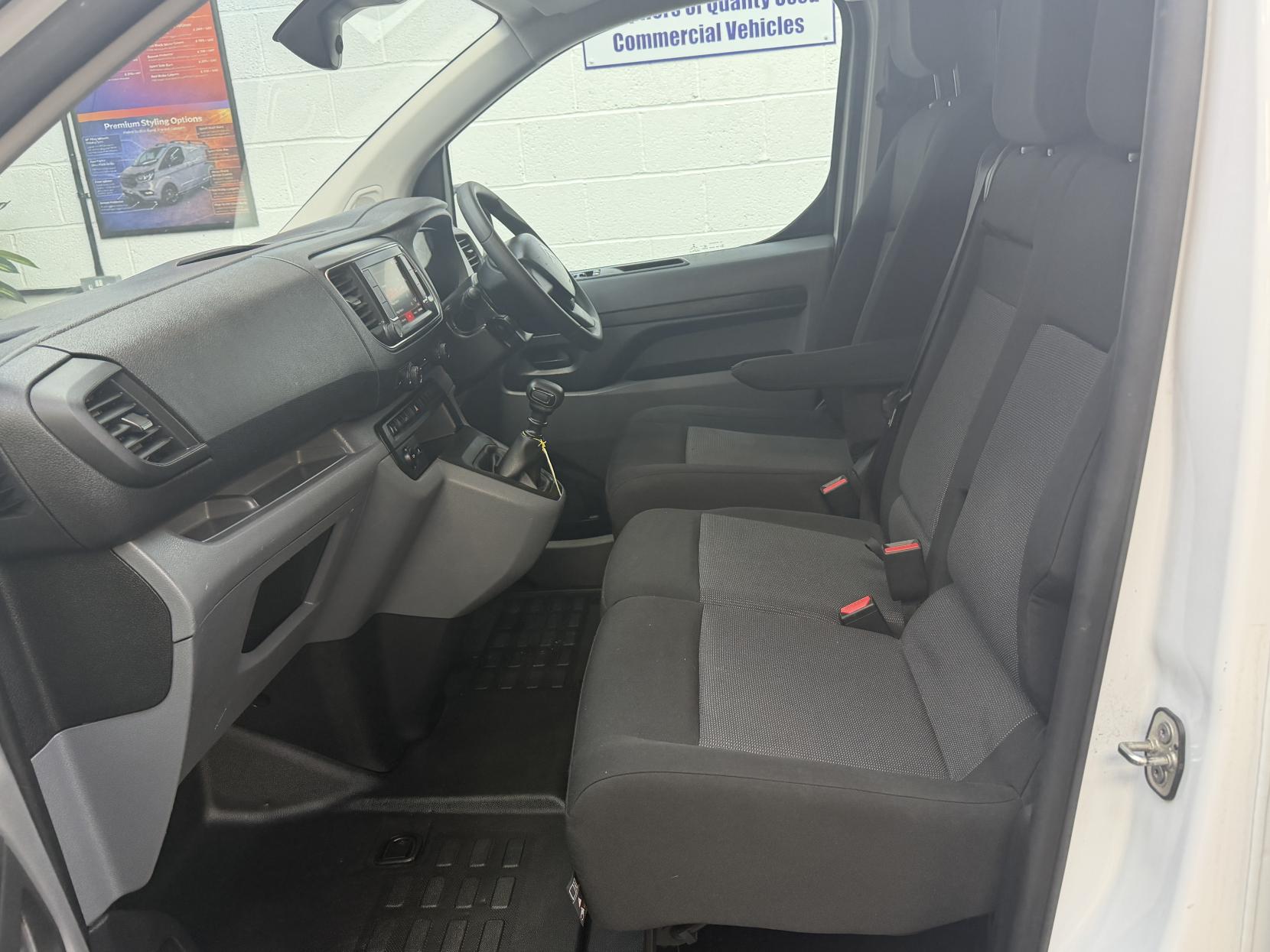 2022 Citroen Dispatch 1.5 BlueHDi 1000 Enterprise Pro XS Panel Van 6dr Diesel Manual FWD 1 Euro 6 (s/s) (100 ps) - Thumbnail 17