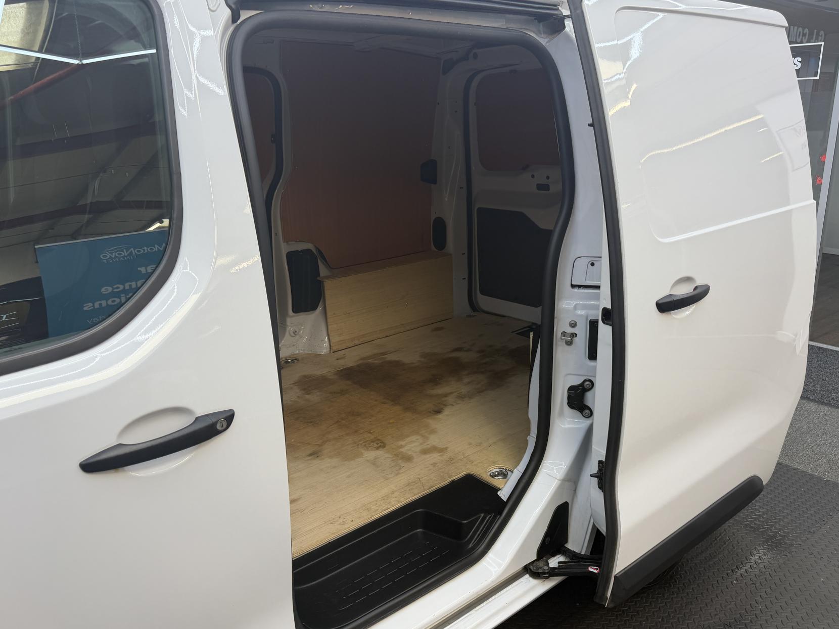 2022 Citroen Dispatch 1.5 BlueHDi 1000 Enterprise Pro XS Panel Van 6dr Diesel Manual FWD 1 Euro 6 (s/s) (100 ps) - Thumbnail 8