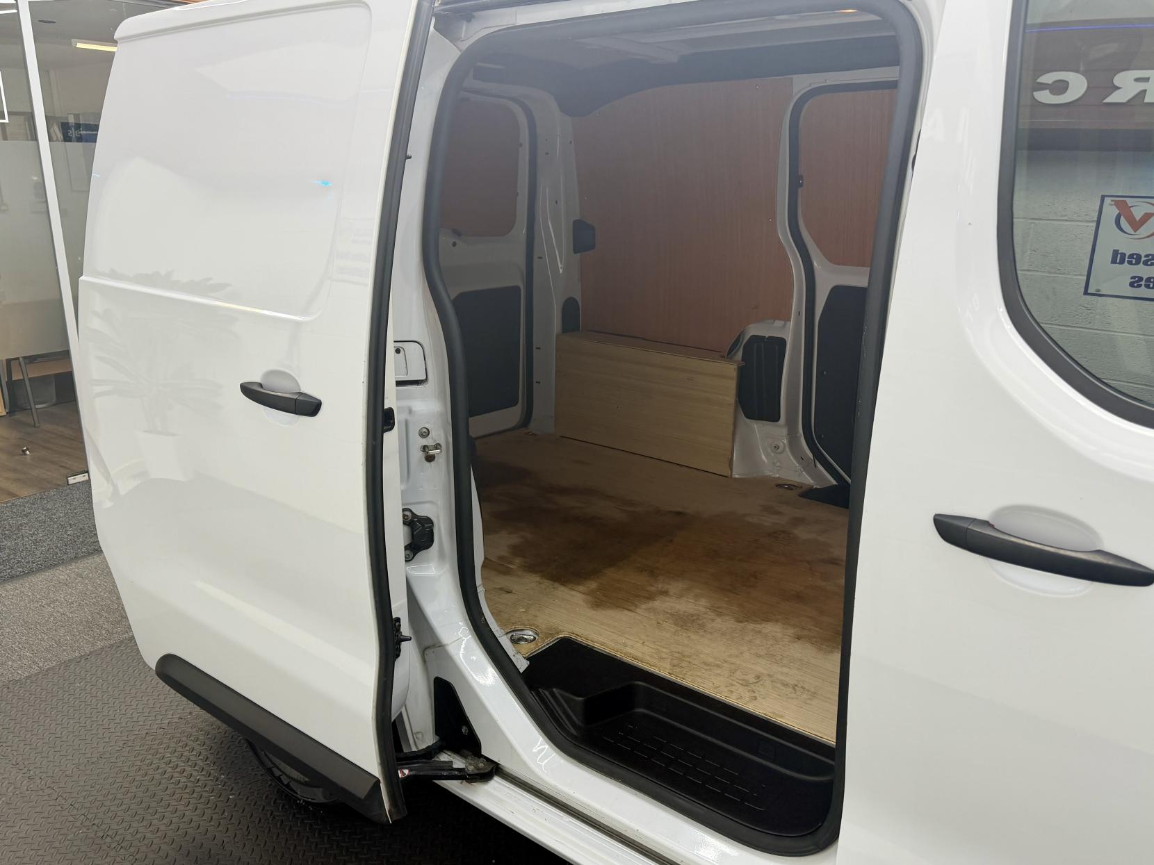 2022 Citroen Dispatch 1.5 BlueHDi 1000 Enterprise Pro XS Panel Van 6dr Diesel Manual FWD 1 Euro 6 (s/s) (100 ps) - Thumbnail 9