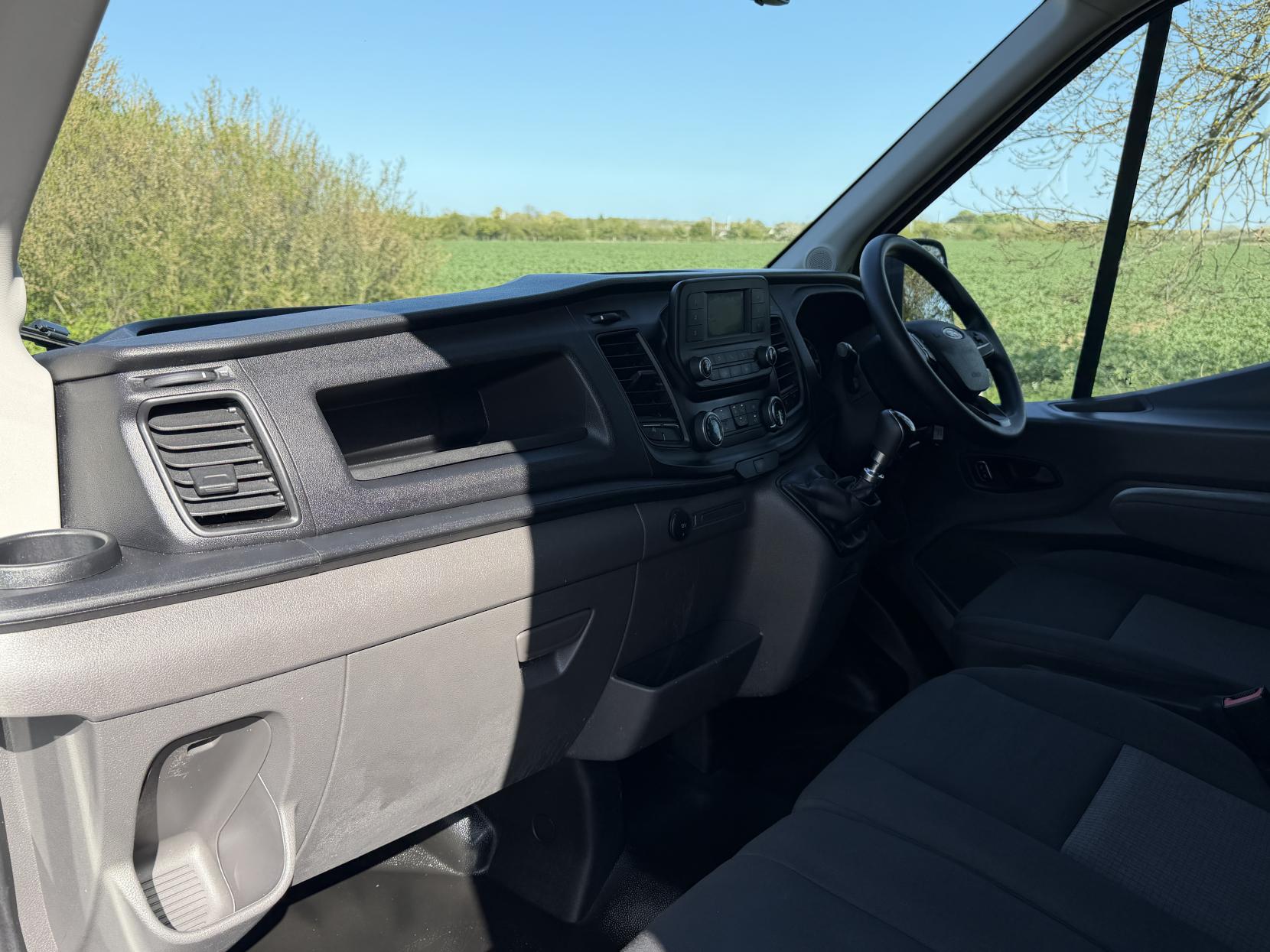 2021 Ford Transit 2.0 350 EcoBlue HD Leader Luton 3dr Diesel Manual RWD L4 Euro 6 (s/s) (130 ps) - Thumbnail 12