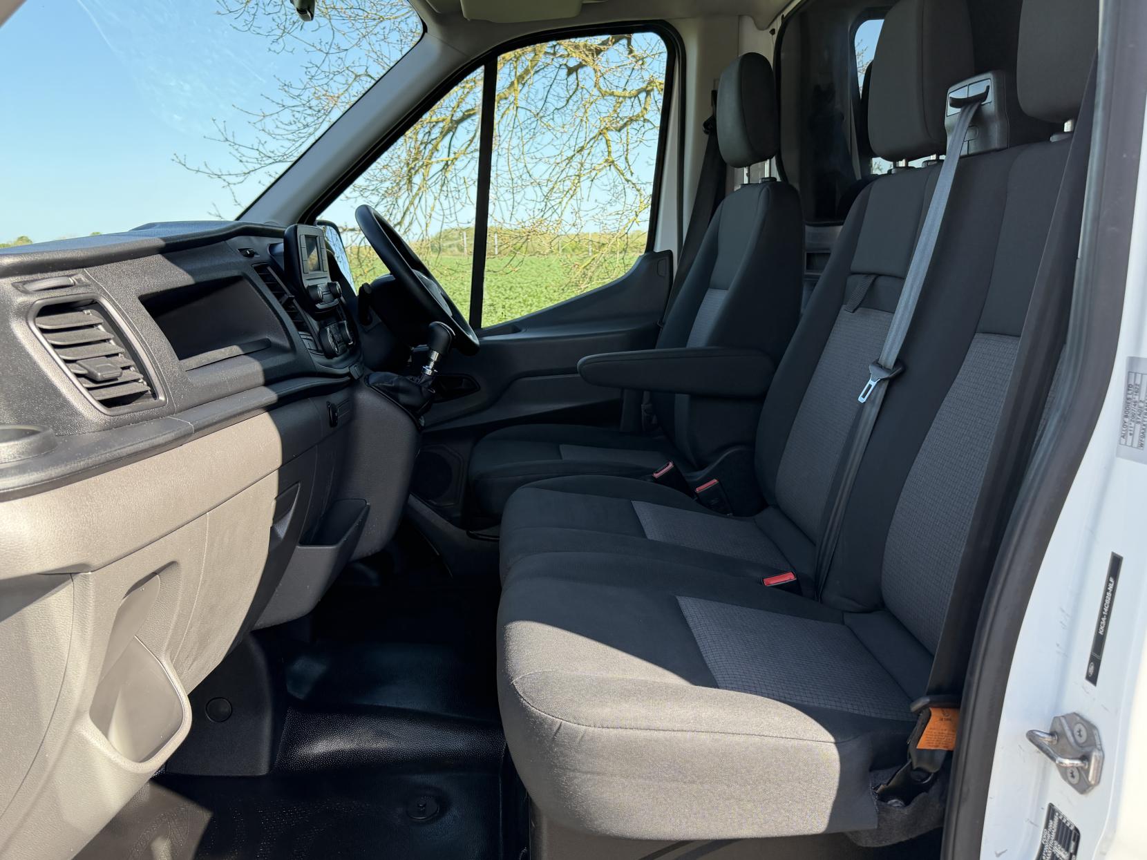 2021 Ford Transit 2.0 350 EcoBlue HD Leader Luton 3dr Diesel Manual RWD L4 Euro 6 (s/s) (130 ps) - Thumbnail 11