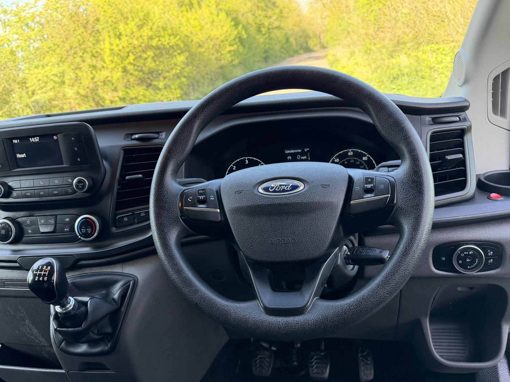2021 Ford Transit 2.0 350 EcoBlue HD Leader Luton 3dr Diesel Manual RWD L4 Euro 6 (s/s) (130 ps) - Thumbnail 17