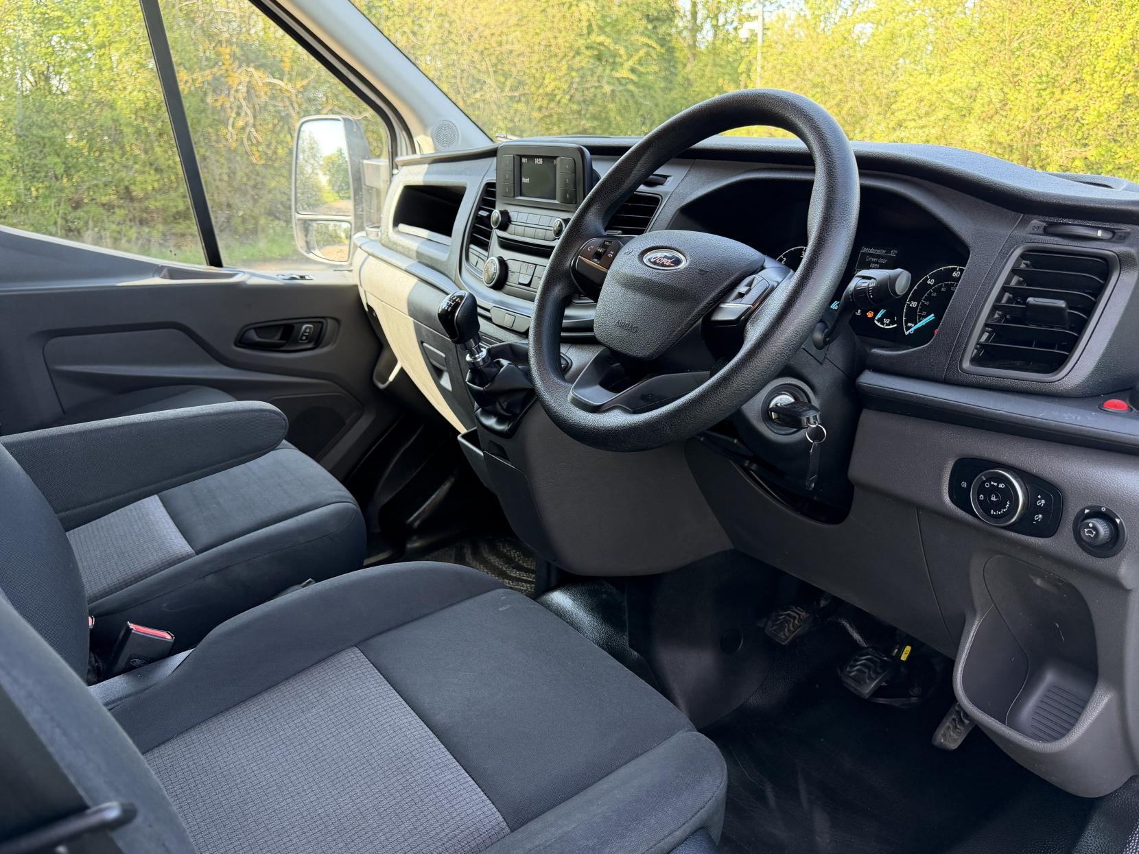 2021 Ford Transit 2.0 350 EcoBlue HD Leader Luton 3dr Diesel Manual RWD L4 Euro 6 (s/s) (130 ps) - Thumbnail 14