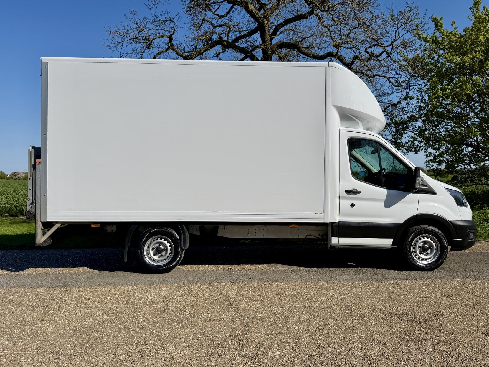 2021 Ford Transit 2.0 350 EcoBlue HD Leader Luton 3dr Diesel Manual RWD L4 Euro 6 (s/s) (130 ps) - Thumbnail 4