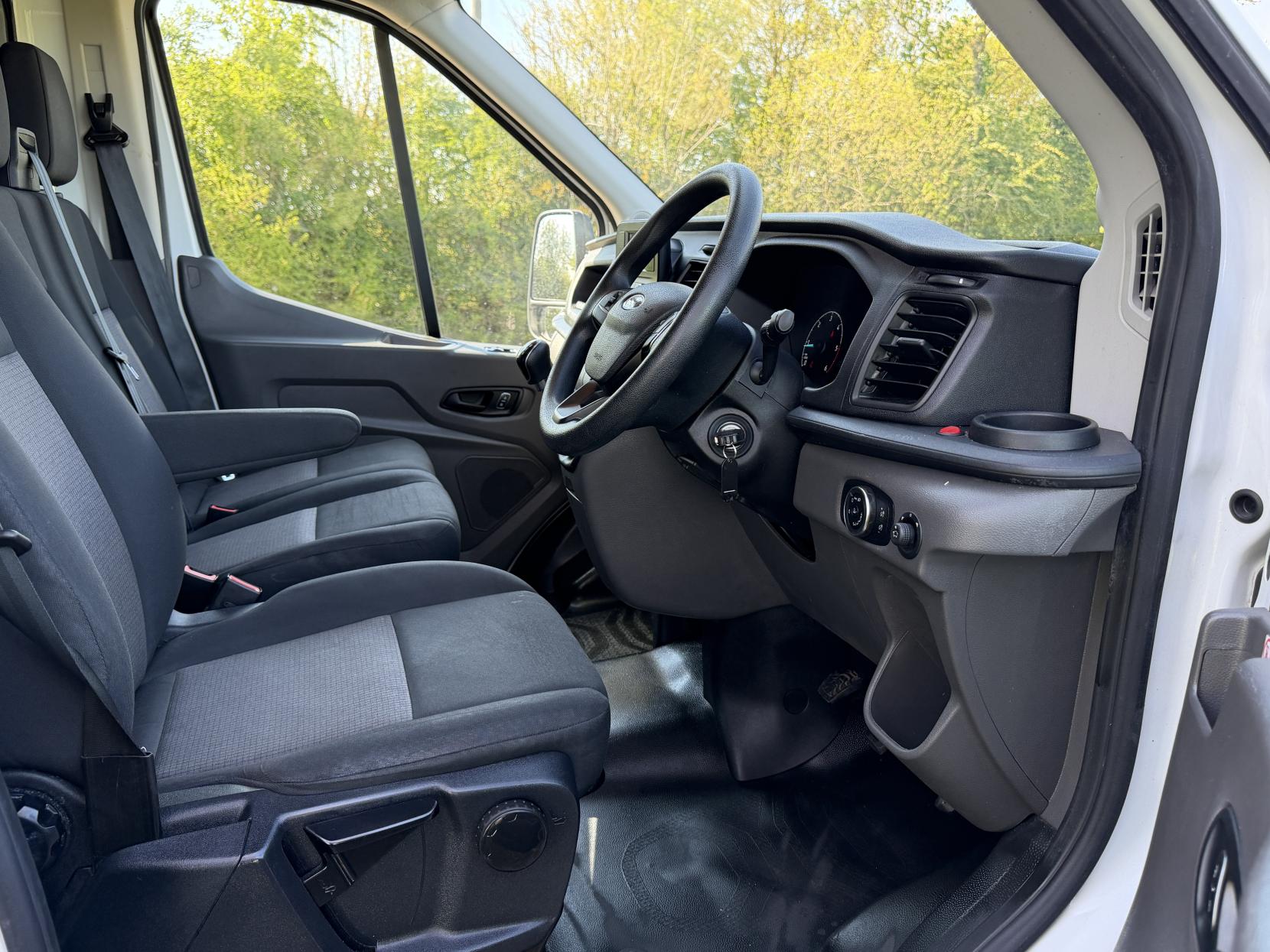 2021 Ford Transit 2.0 350 EcoBlue HD Leader Luton 3dr Diesel Manual RWD L4 Euro 6 (s/s) (130 ps) - Thumbnail 10