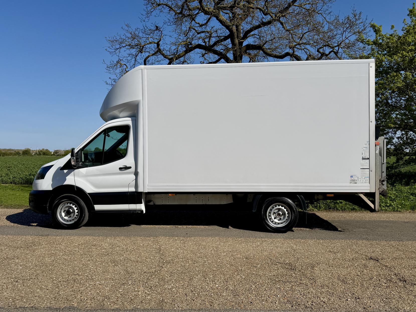 2021 Ford Transit 2.0 350 EcoBlue HD Leader Luton 3dr Diesel Manual RWD L4 Euro 6 (s/s) (130 ps) - Thumbnail 2