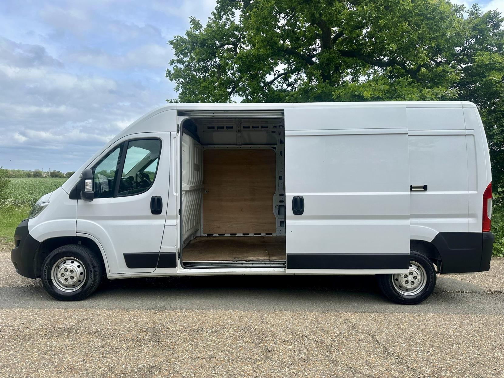 2023 Citroen Relay 2.2 BlueHDi 35 Enterprise Edition Panel Van 5dr Diesel Manual L3 High Roof Euro 6 (s/s) (140 ps) - Thumbnail 4