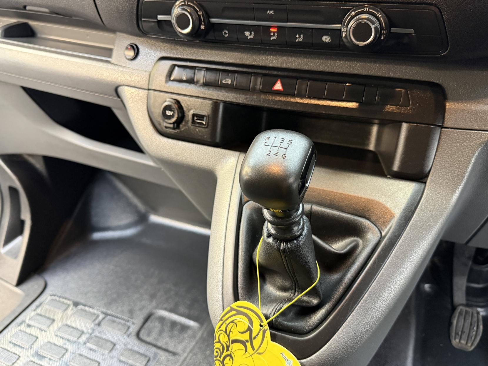 2022 Vauxhall Vivaro 1.5 Turbo D 2900 Dynamic Panel Van 6dr Diesel Manual L2 H1 Euro 6 (s/s) (100 ps) - Thumbnail 16