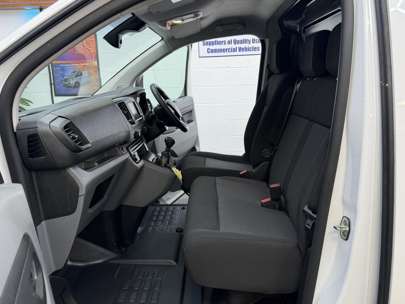 2022 Vauxhall Vivaro 1.5 Turbo D 2900 Dynamic Panel Van 6dr Diesel Manual L2 H1 Euro 6 (s/s) (100 ps) - Thumbnail 10