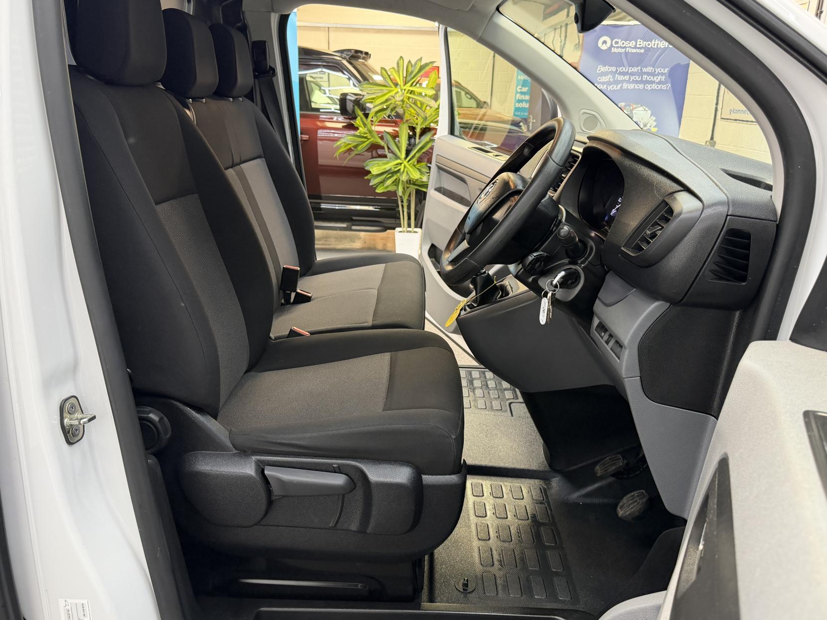 2022 Vauxhall Vivaro 1.5 Turbo D 2900 Dynamic Panel Van 6dr Diesel Manual L2 H1 Euro 6 (s/s) (100 ps) - Thumbnail 8