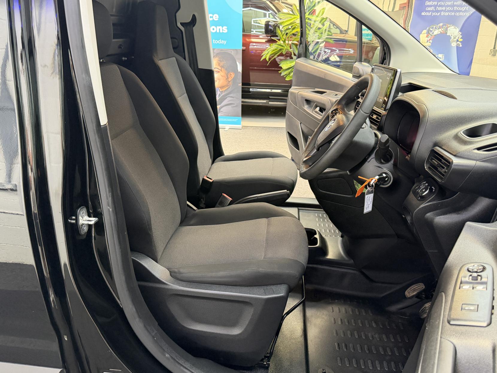 2023 Vauxhall Combo 1.5 Turbo D 2300 Prime Panel Van 5dr Diesel Manual L1 H1 Euro 6 (s/s) (100 ps) - Thumbnail 11