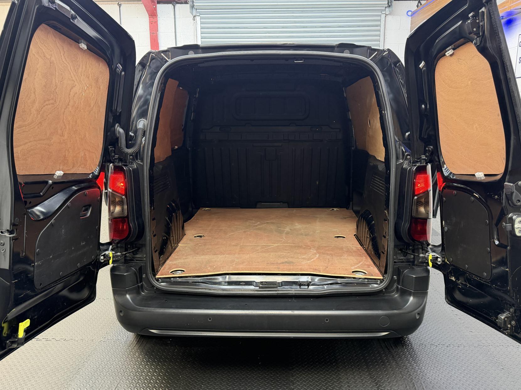 2023 Vauxhall Combo 1.5 Turbo D 2300 Prime Panel Van 5dr Diesel Manual L1 H1 Euro 6 (s/s) (100 ps) - Thumbnail 17