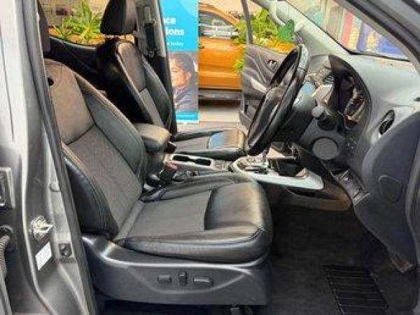 Nissan Navara 2.3 dCi N-Guard Pickup Double Cab 4dr Diesel Auto 4WD Euro 6 (190 ps)