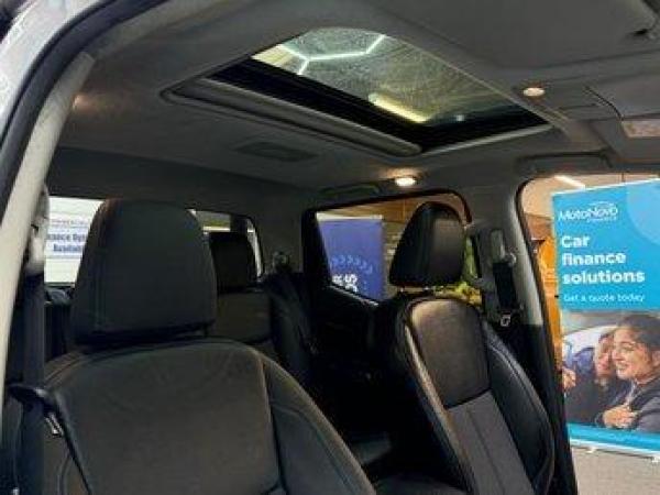 Nissan Navara 2.3 dCi N-Guard Pickup Double Cab 4dr Diesel Auto 4WD Euro 6 (190 ps)