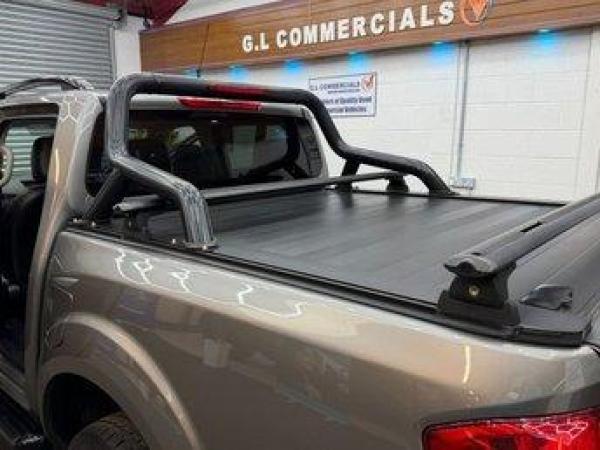 Nissan Navara 2.3 dCi N-Guard Pickup Double Cab 4dr Diesel Auto 4WD Euro 6 (190 ps)