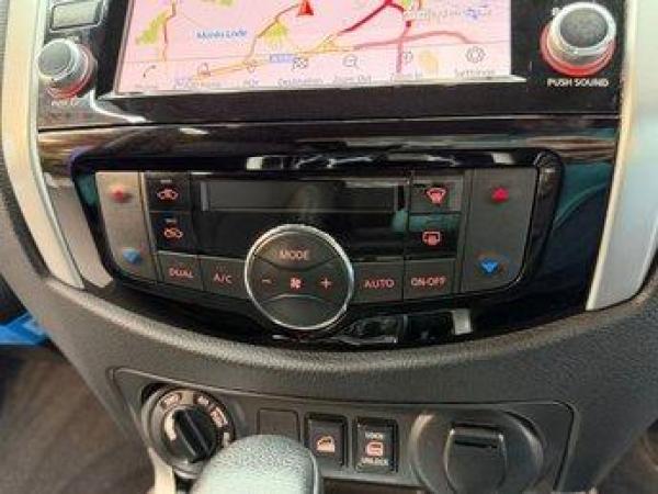 Nissan Navara 2.3 dCi N-Guard Pickup Double Cab 4dr Diesel Auto 4WD Euro 6 (190 ps)