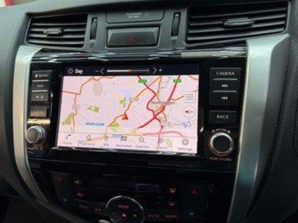 Nissan Navara 2.3 dCi N-Guard Pickup Double Cab 4dr Diesel Auto 4WD Euro 6 (190 ps)