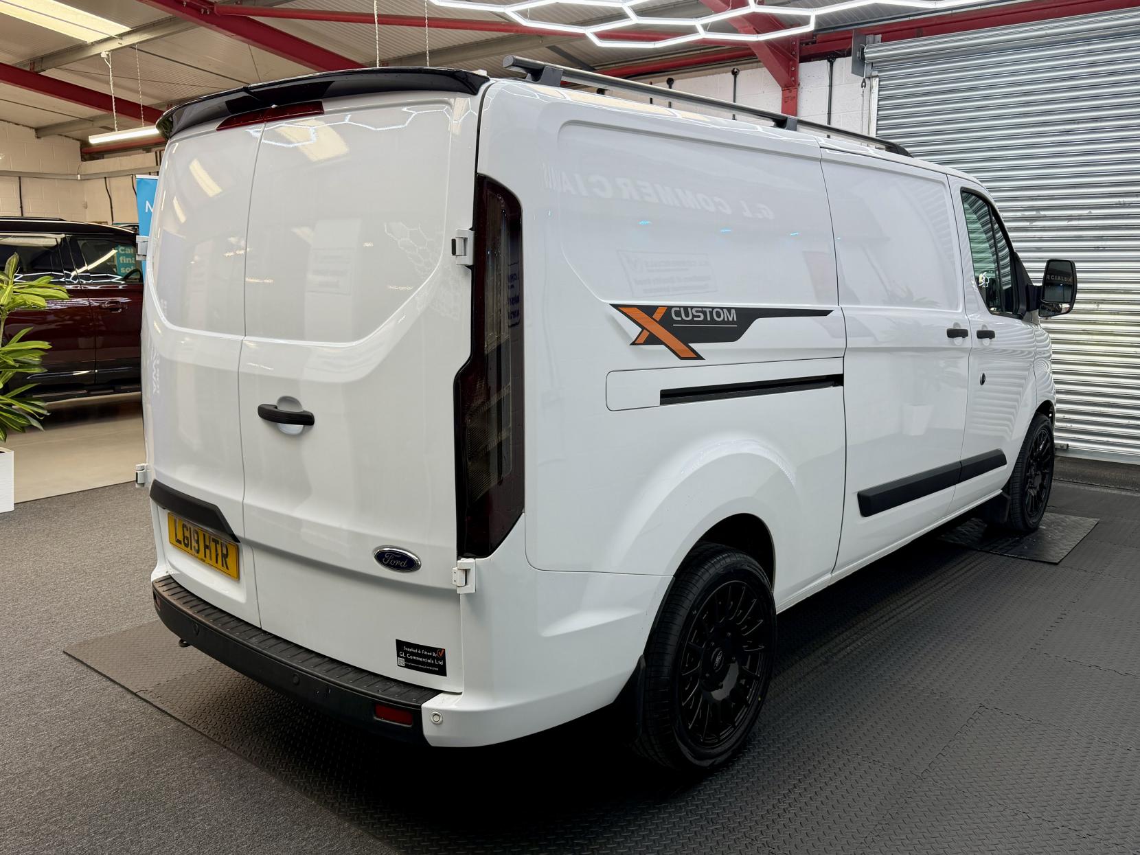 2019 Ford Transit Custom 2.0 320 EcoBlue Trend Panel Van 5dr Diesel Auto L2 H1 Euro 6 (s/s) (130 ps) - Thumbnail 5