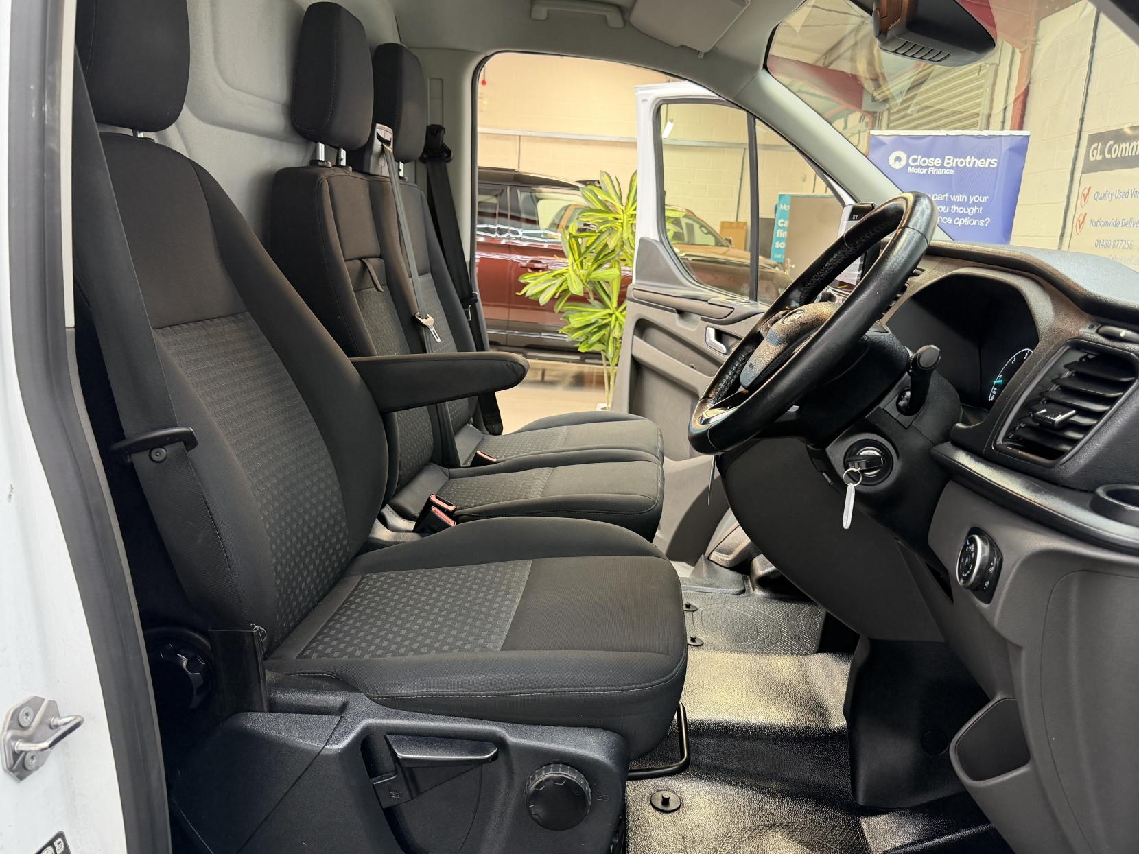 2019 Ford Transit Custom 2.0 320 EcoBlue Trend Panel Van 5dr Diesel Auto L2 H1 Euro 6 (s/s) (130 ps) - Thumbnail 11
