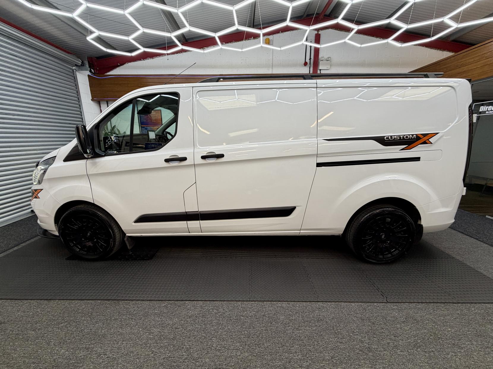 2019 Ford Transit Custom 2.0 320 EcoBlue Trend Panel Van 5dr Diesel Auto L2 H1 Euro 6 (s/s) (130 ps) - Thumbnail 2